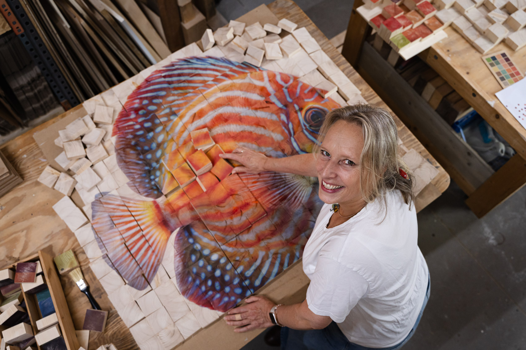 Atelier van Paula Ackermann Bredase kunstenares 3D houten wandwerken op maat